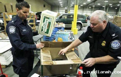 快递公司能够帮助海关清关，但是一些比较敏感的货物快递公司是不接的