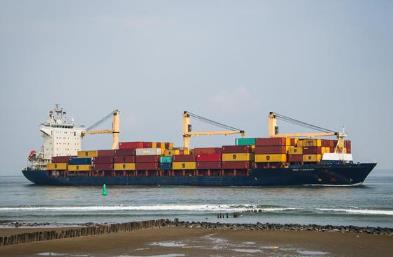 随着跨国贸易的不断增长，进口货代的角色变得越来越重要