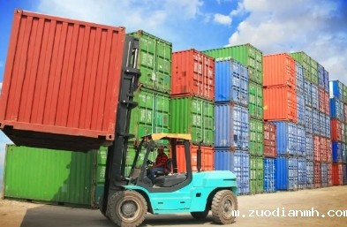 进口货代业务的前景和面临的挑战，并展望未来的发展方向和机遇