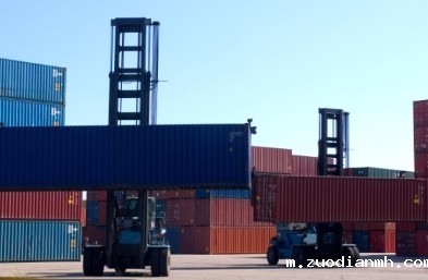 进口货代不仅简化了企业的进口流程，还促进了国内市场的发展